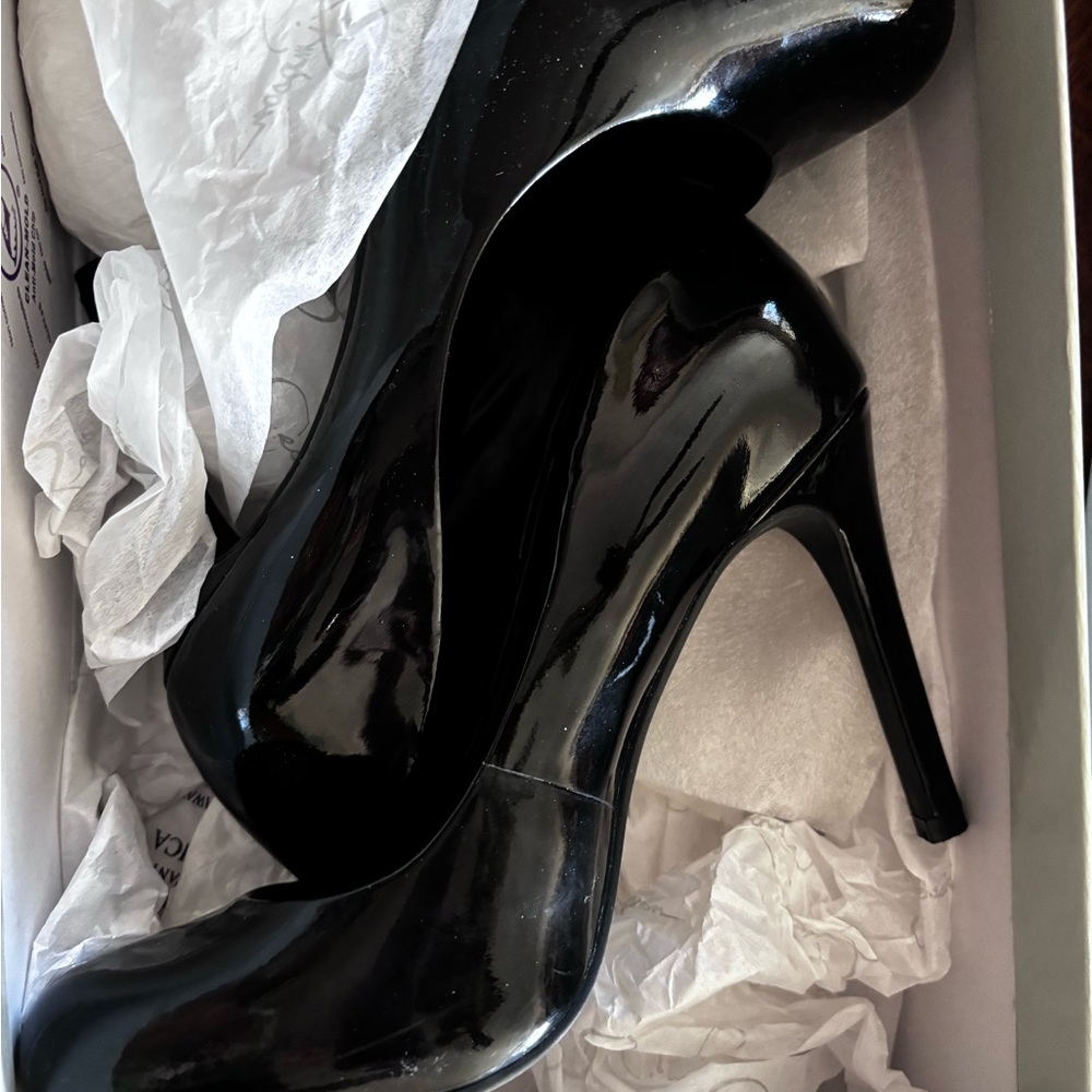 Jessica Simpson black patent leather heels
